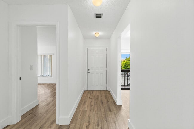 Photo - 5151 W Club Cir Unit 206