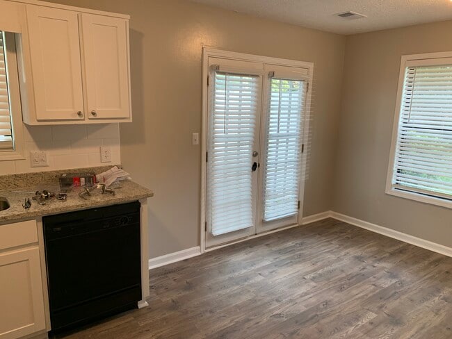 Photo - 1050 Mathews Ct SE