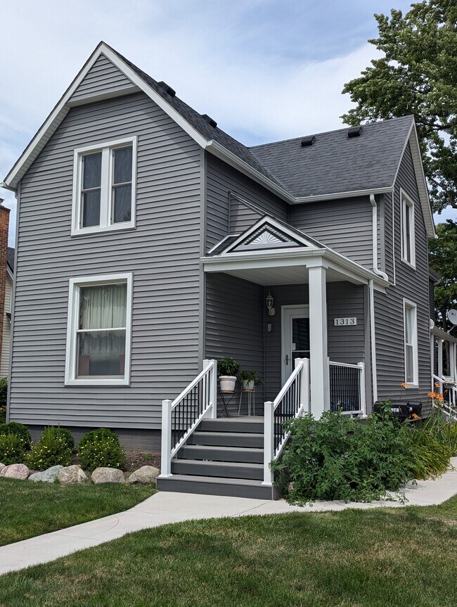 Front of house - 1313 Mason St Unit Upper