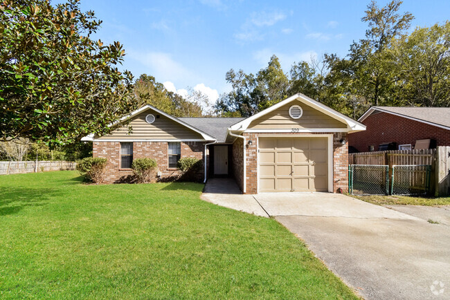 Building Photo - Cute & Cozy 3 Bedroom Rental