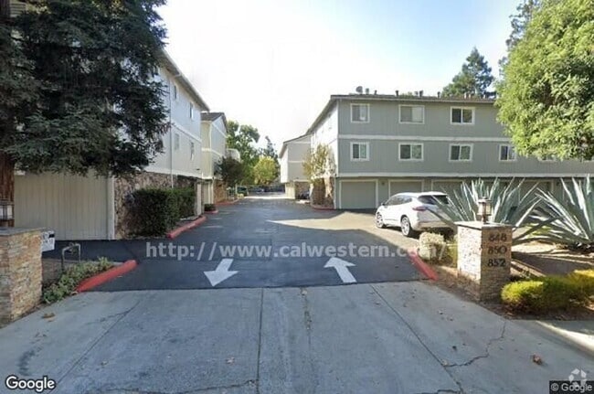 Building Photo - Campbell, Lovely 2 Bedroom and 2 Bath Cond... Unit D Rental