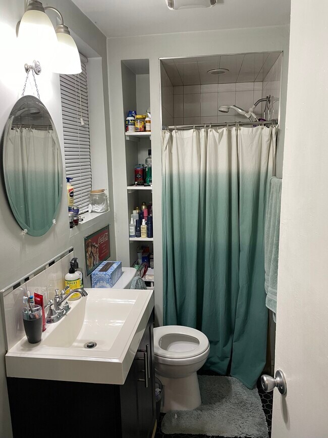 bathroom - 50 Allen St Unit 3