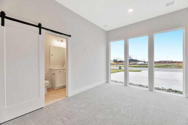 Photo - 832 N Speyside Cir