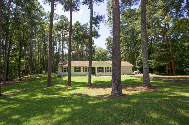Building Photo - Southern Pines Retreat: Cozy 3-Bedroom Hom... Rental
