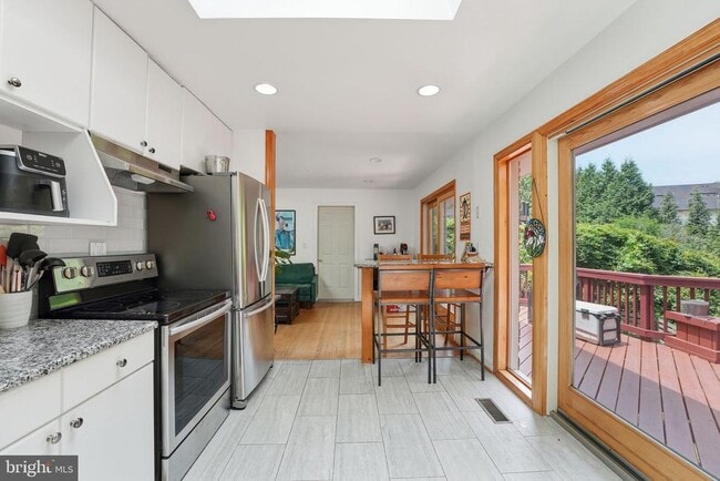Photo - 1476 Waggaman Cir