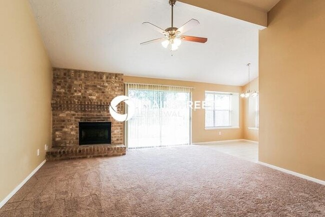 Photo - 3 Bedroom Pet-Friendly Home in Houston, TX with Main Street Renewal