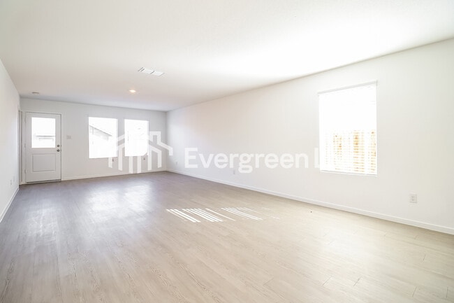 Photo - 216 Sycamore Pl