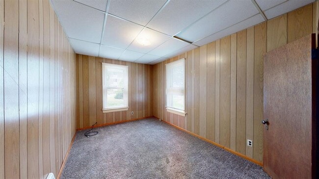 Photo - 721 5th St NE