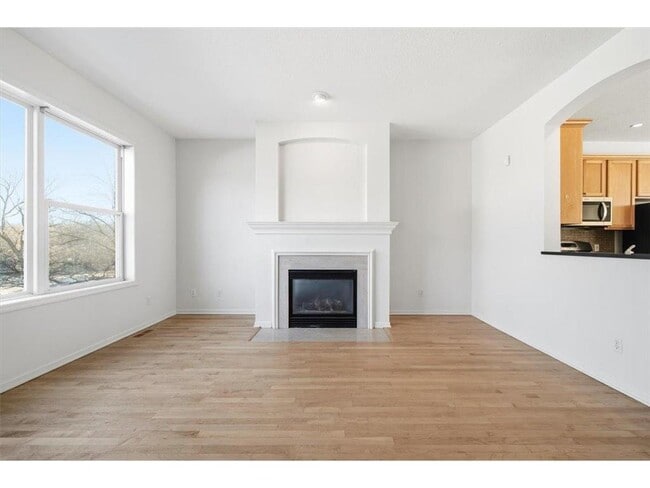 Photo - 325 W River Pkwy