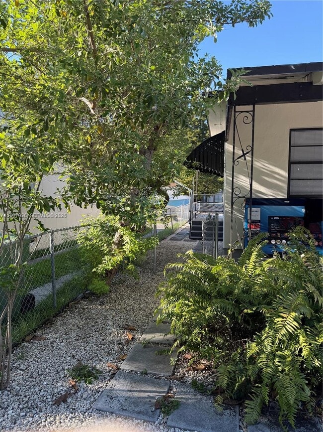 Photo - 217 E 48th St Unit 2