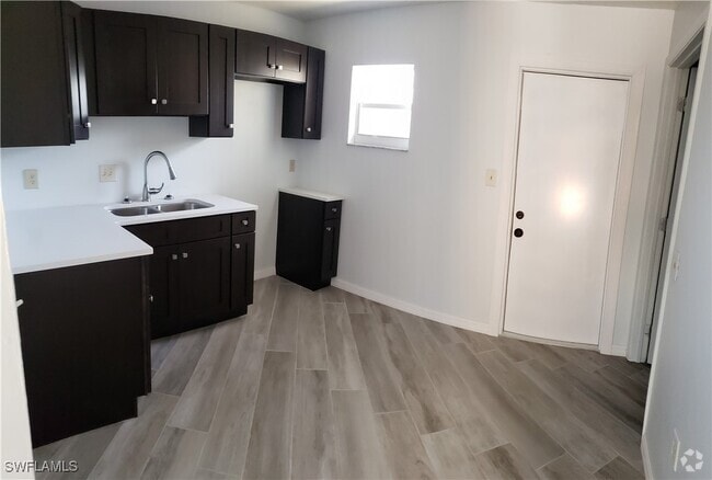Building Photo - 603 Princess St Rental