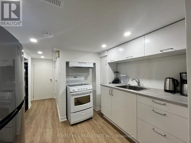 Photo - 960 Briar Hill Ave