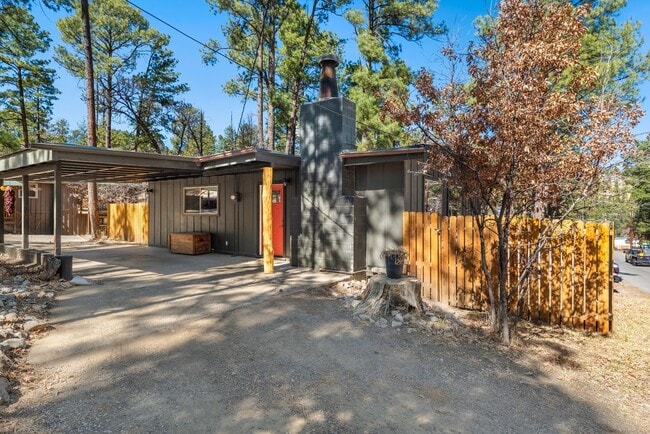 Building Photo - 402 4th St