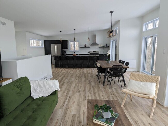 Photo - 94 Chem. des Martins Pêcheurs Unit ID1340591P