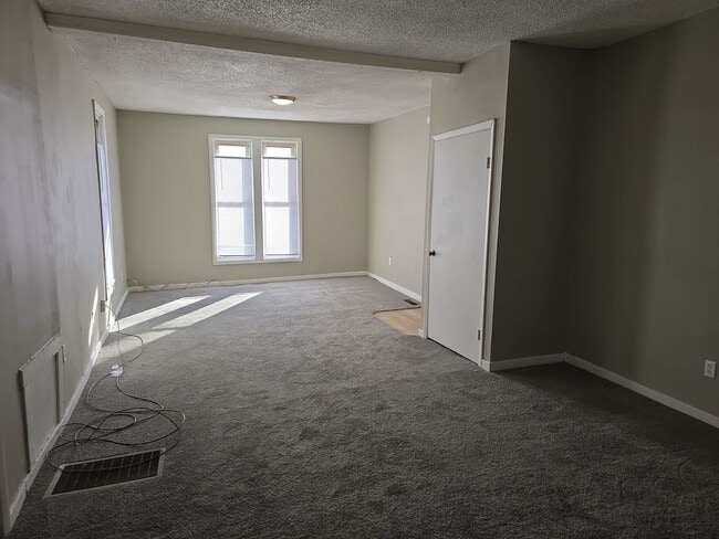 Photo - Spacious 2 Bedroom Home! Nice yard! Pet Friendly!