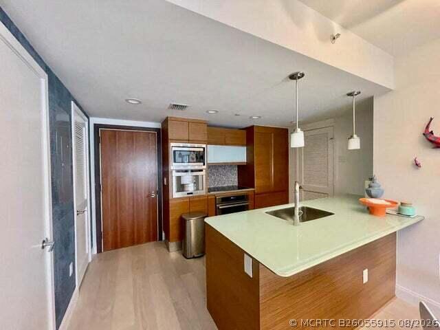 Building Photo - 5875 Collins Ave Unit 1606