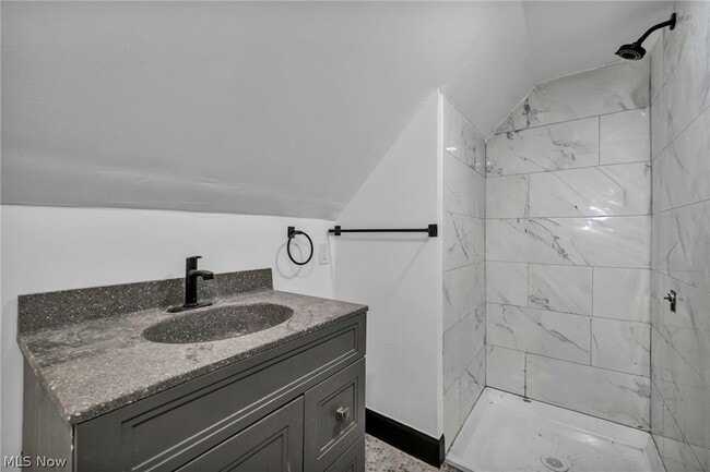 Photo - 12001 Oakview Ave Unidad UP