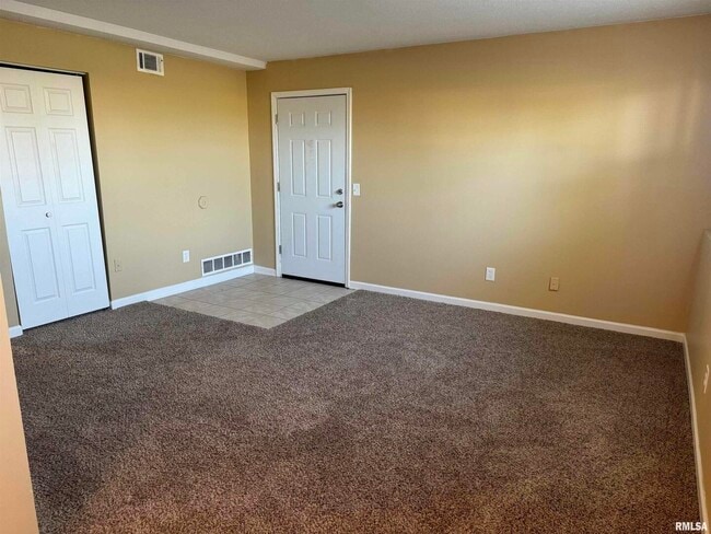 Photo - 415 W Cedar Ln Dr