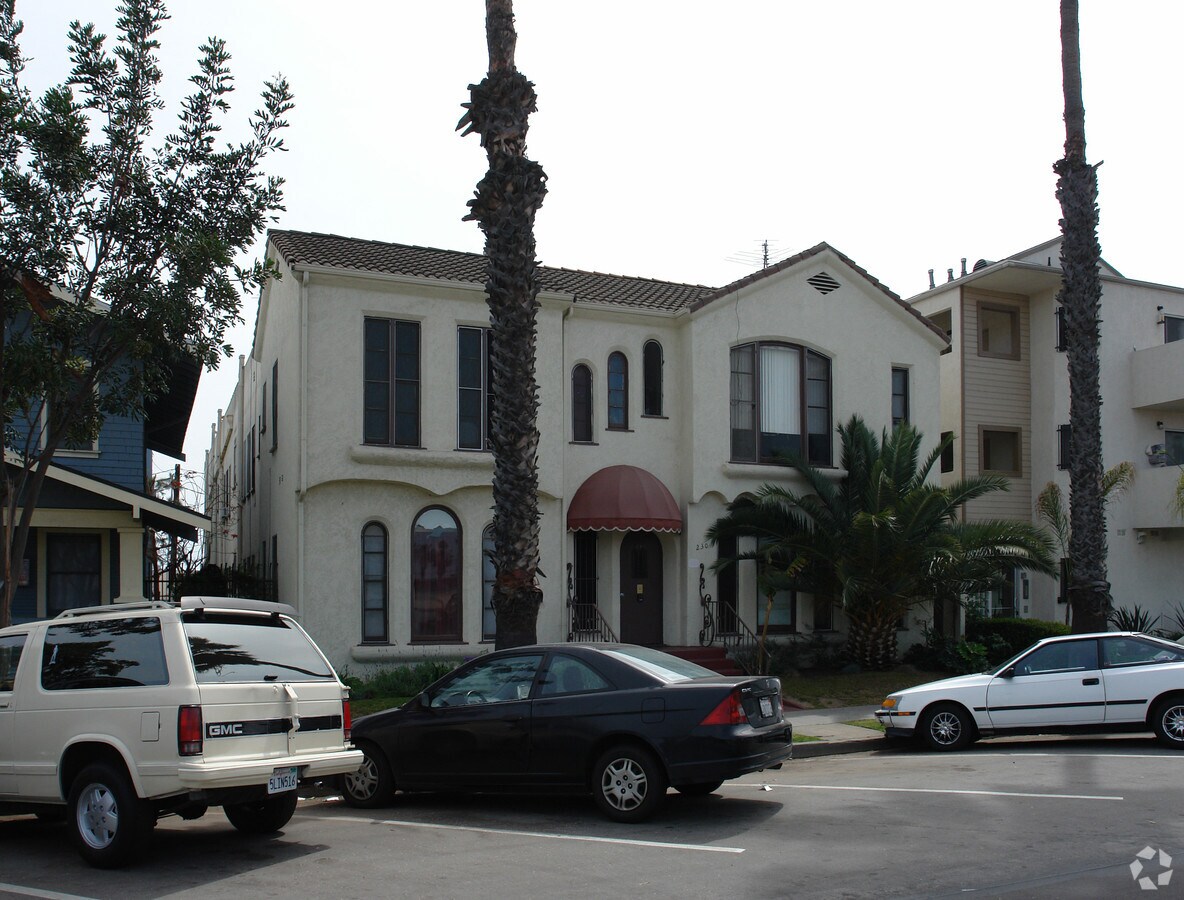 Photo - 230 E 12th St