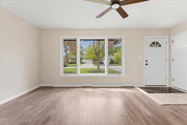 Photo - 2124 Burr Oak Ln