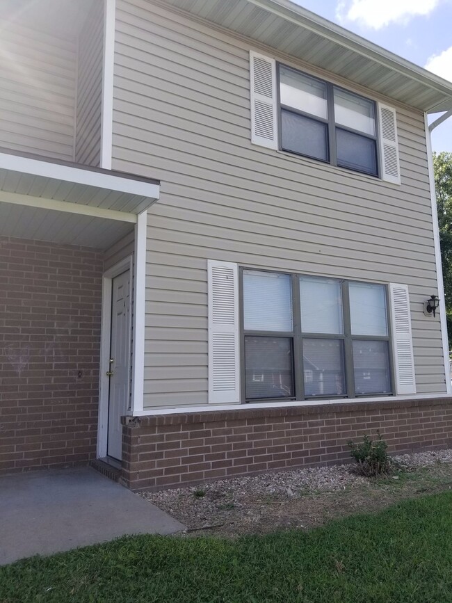 Townhome with a fireplace - Townhome with a fireplace