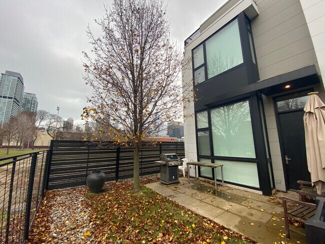 Photo - 435 W Hobbie St