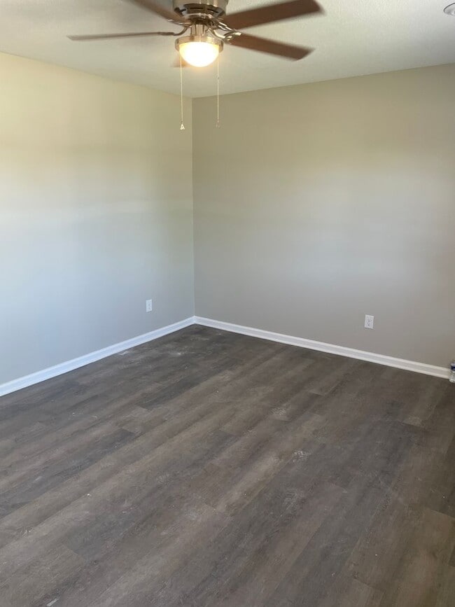 Photo - 1008 Claremont Ave NE