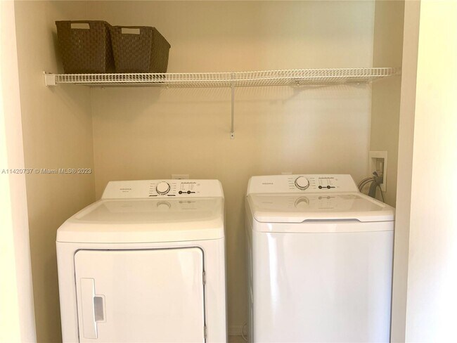 Photo - 4462 SW Daemon St