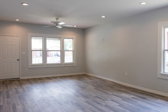 Photo - 1319 NE 15th St