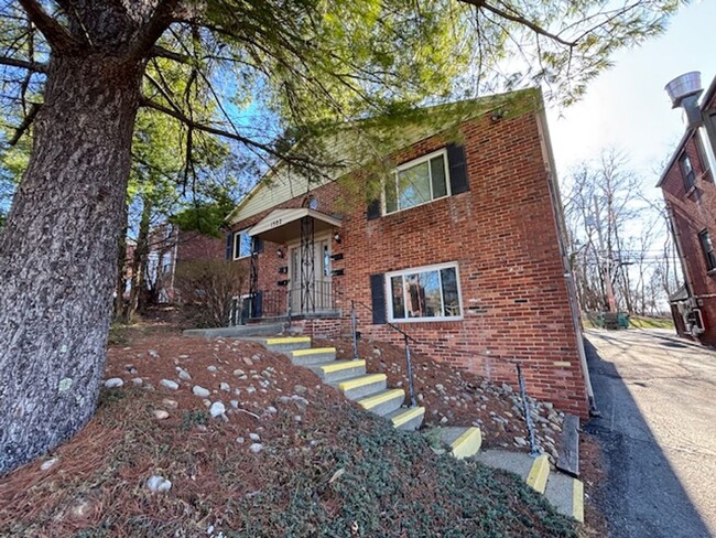 Building Photo - 1502 Radford Rd Unit #2 Rental