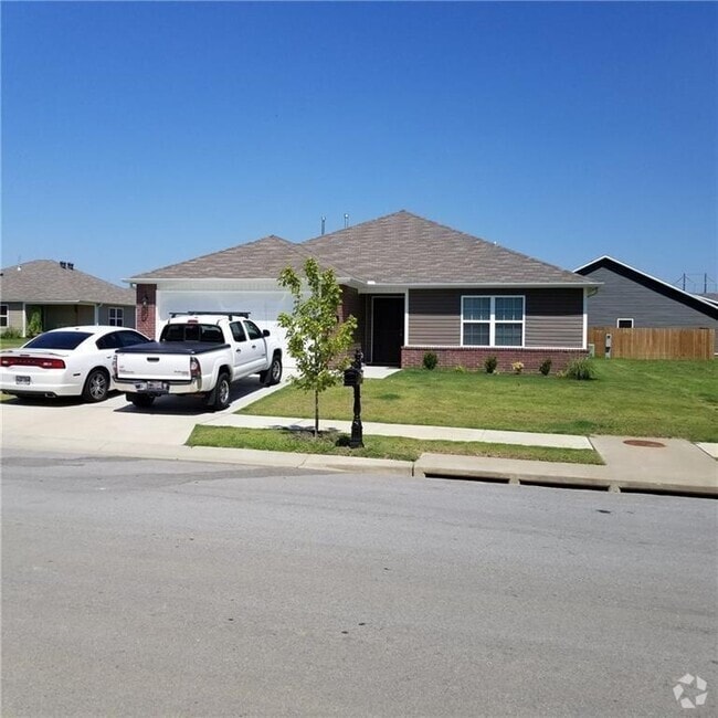 Building Photo - 1302 S Springfield Dr Rental