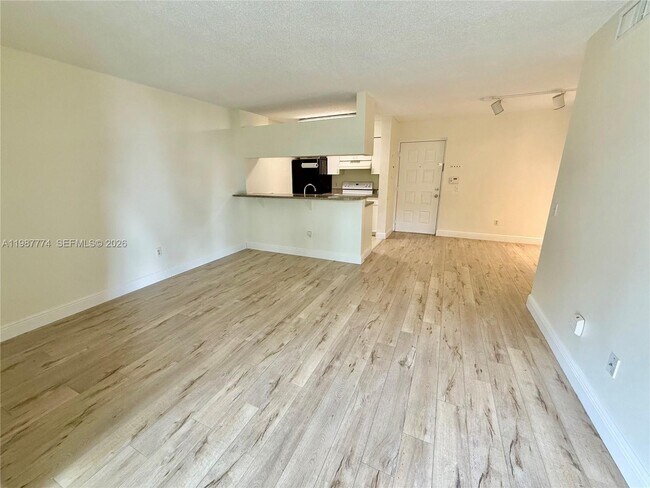 Photo - 410 S Park Rd Unit 1-105