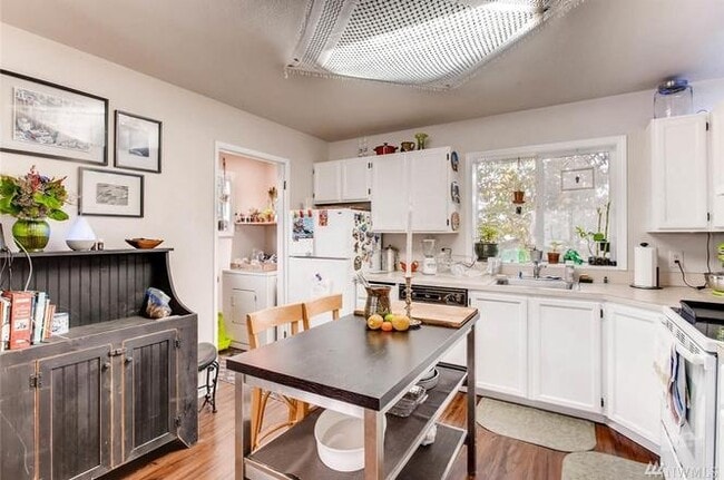 Photo - 8430 Delridge Way SW