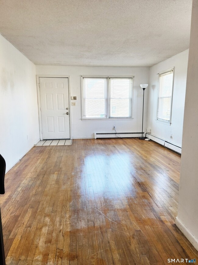 Photo - 164 Meadowview Ave