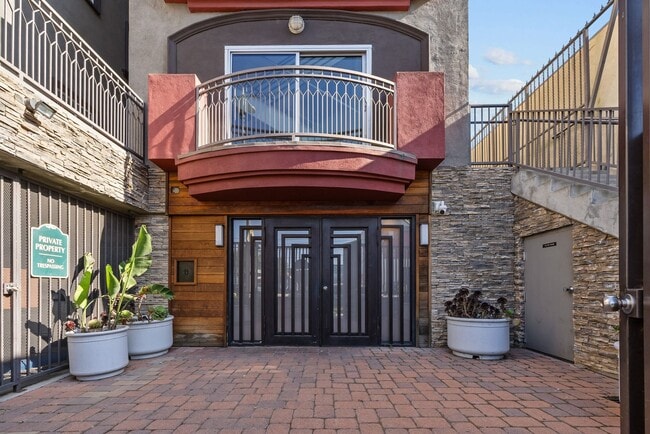 Photo - Amazing 2 Bed Condo in Noho! Unidad 106