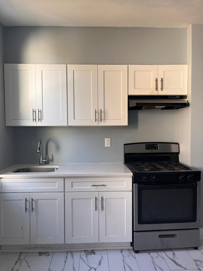 Building Photo - 220 Bidwell Ave Unit 2