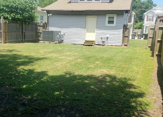 Photo - 617 Rolfe St