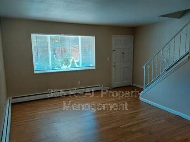 Photo - 1434 E 16th St