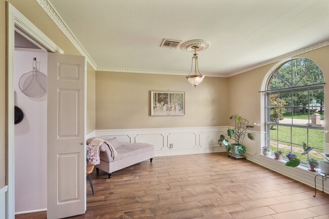 Photo - 5003 Mockingbird Ln