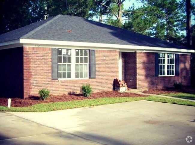 Building Photo - Studio available August 2025!! Rental