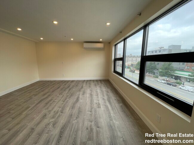 1028 Commonwealth Ave Unit 303