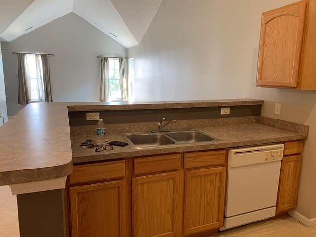Photo - BEAUTIFUL SPACIOUS 2 BEDRM, 2 BATH CONDO W/ATTACHED GARAGE