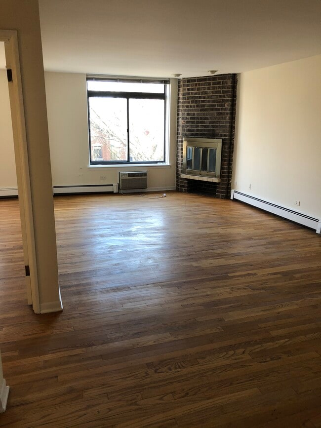 Living Room - 1750 N Mohawk St Apartments Unit 405