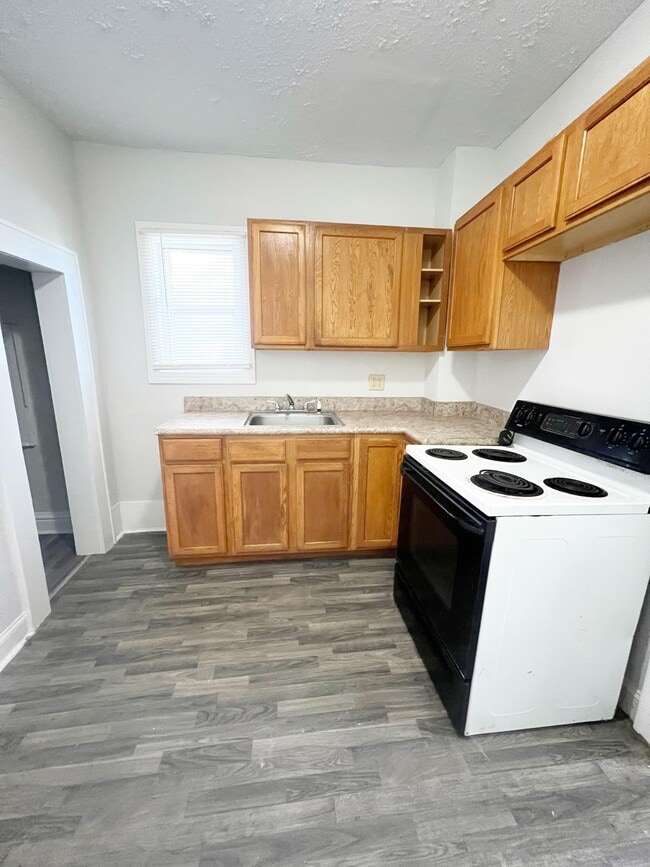 Photo - 337 5th Ave W