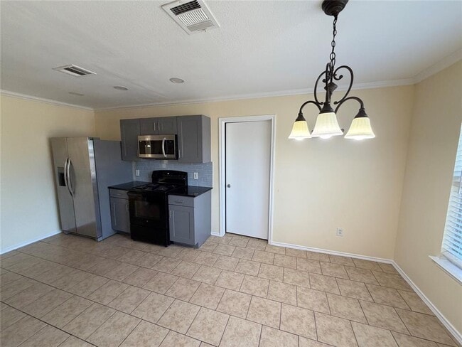 2203 Bluebonnet Dr