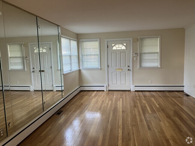 Building Photo - 309 Potomac Rd Rental