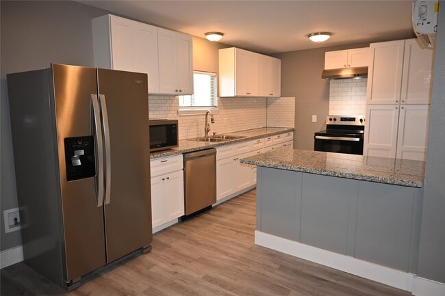 Photo - 510 Glen Cove Blvd Unit 4