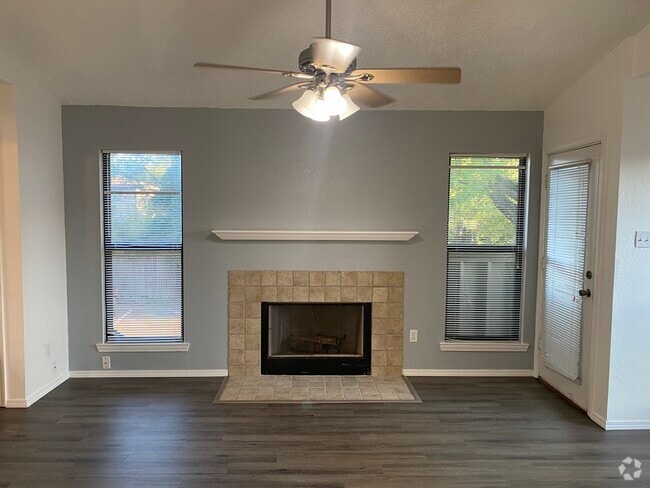 Building Photo - 1614 Pecan Chase Cir Unit 58 Rental
