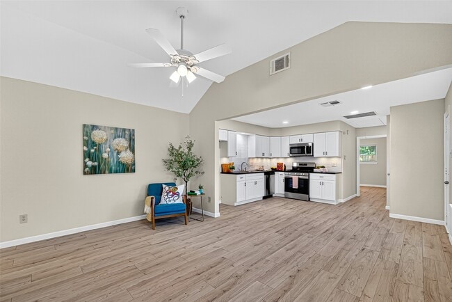 Photo - 13822 Northlake Dr