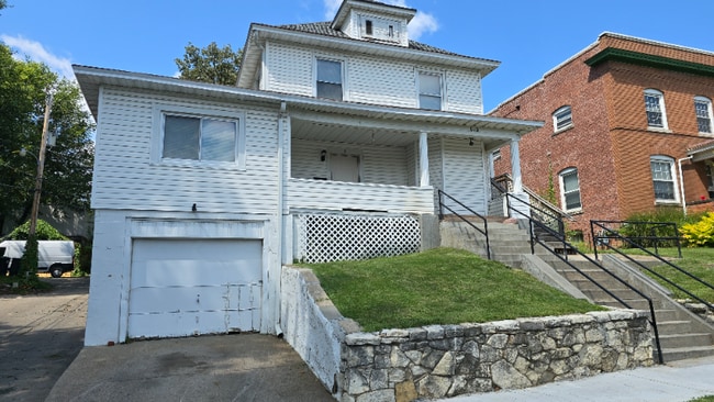 Building Photo - 610 S 35th St Rental